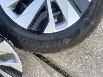 1000 Miles Only Tires, Rims Y Covers 215/60/R16