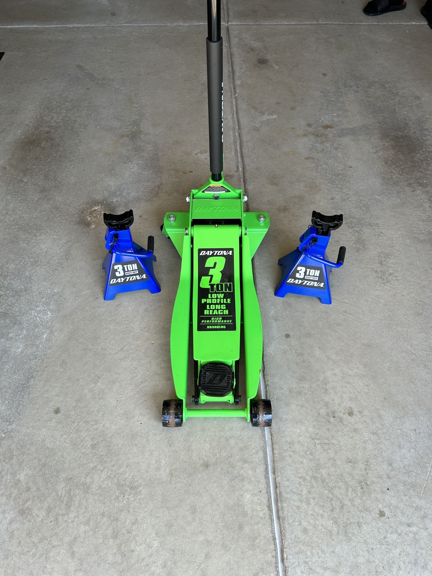 Daytona 3 Ton Low Profile Long Reach Rapid Jack & 3 Ton Heavy Duty Jack Stands