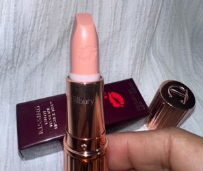Charlotte Tilbury Kissing Lipstick