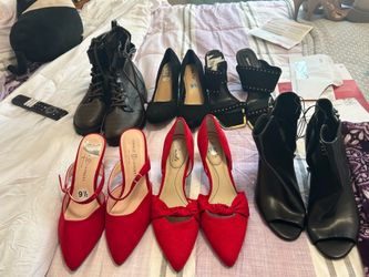 Daisy Fuentes Brown boots 9.5 size , red & blk high hills blk