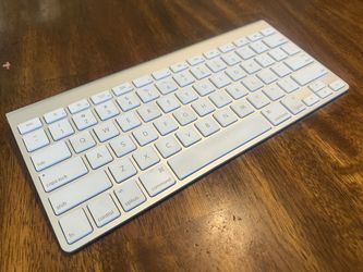 Apple Magic Keyboard (Bluetooth Wireless)