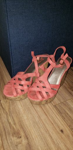 $5 - Size 7 corral wedges