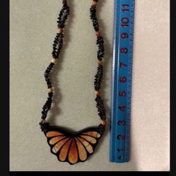 CA. BUTTERFLY VINTAGE NECKLACE. APPROX 14” LONG 