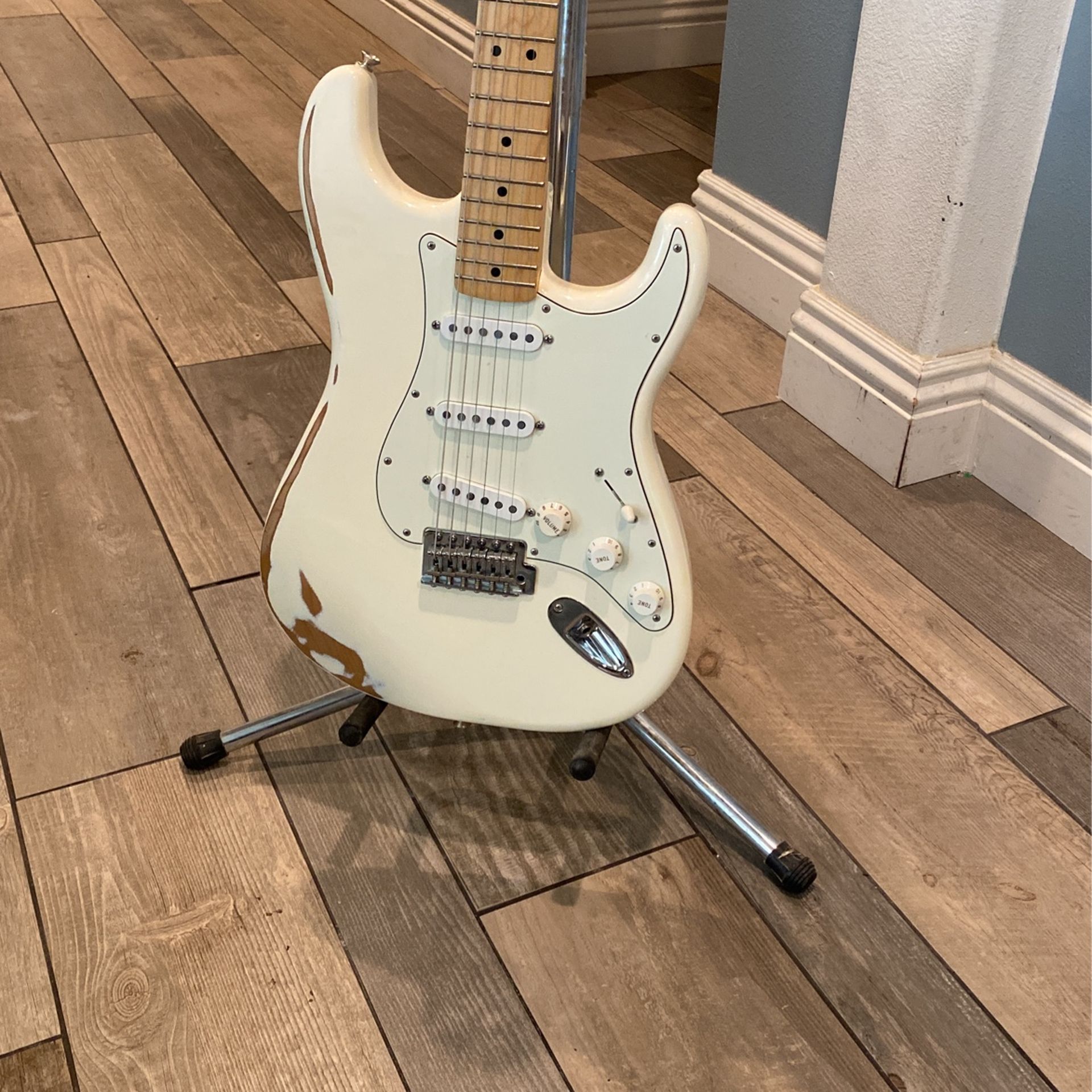 Strat Guitar With Hard Case
