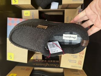 New. Men’s Slippers.  Size 7/8 