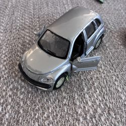 Maisto Chrysler PT Cruiser 2000 Silver 1:39 Scale 