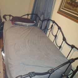 Cast Iron Daybed 