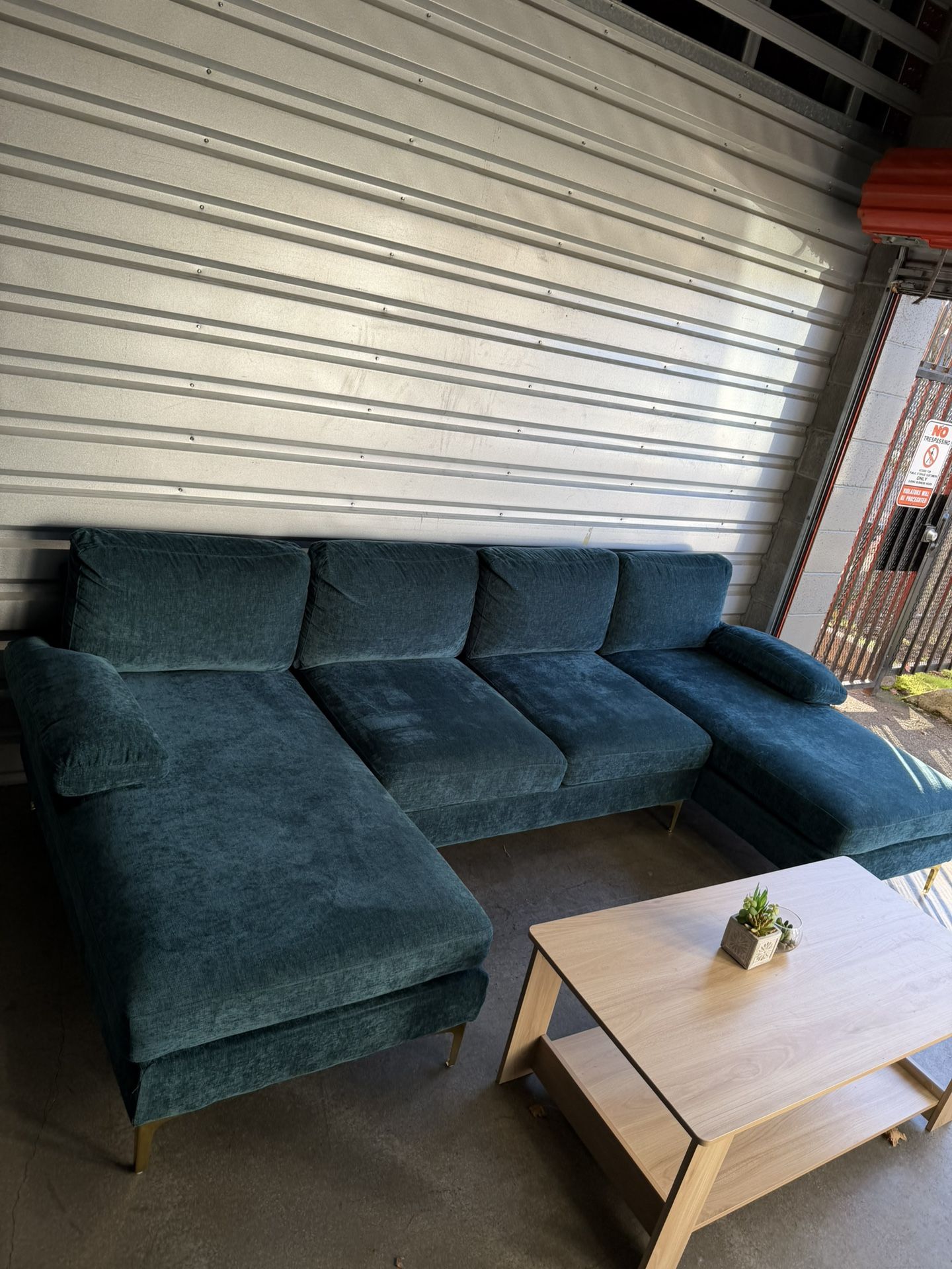 FREE DELIVERY 🚚-U Shaped Sectional Couch