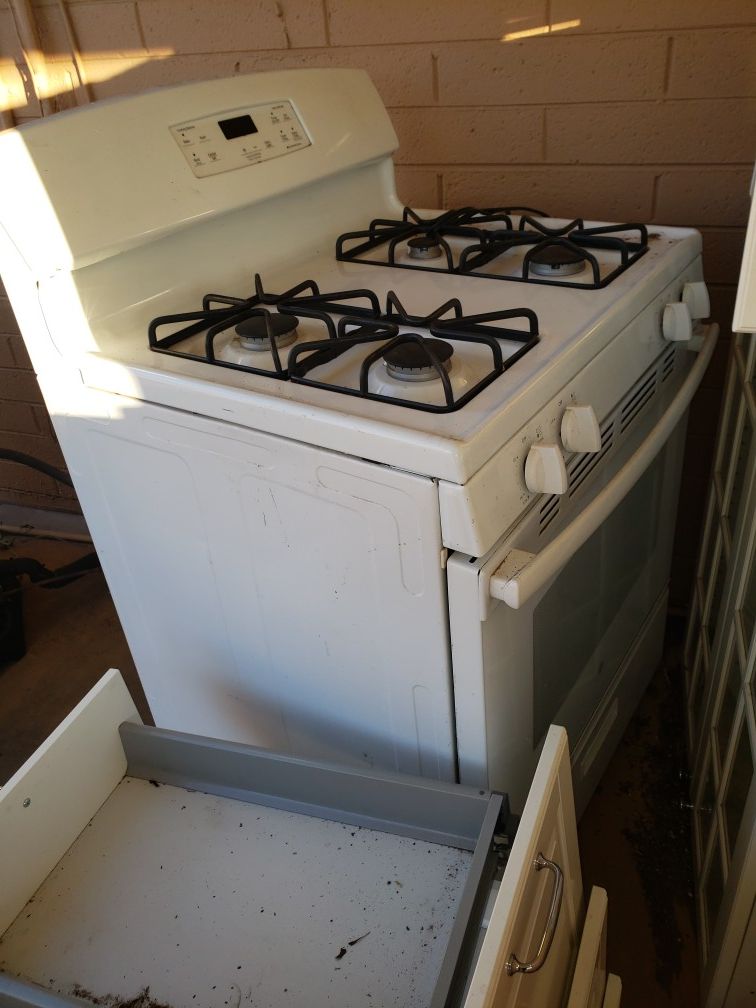 Kitchen cabinets with a beautiful stove