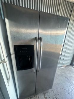 Nice clean refrigerator will deliver and install