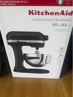 Brand new in box KitchenAid 5.5 Quart Bowl-Lift Stand Mixer with Attachments