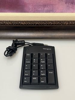 Targus PAUK10U Numeric 10-Key Number Keypad 2-Port USB Silver Pad Numlock - $10