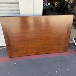 Dining Set With One Broken Leg