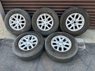 Set of five Jeep Wrangler 17 inch rims and almost new tires