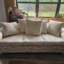 Floral Couch 🛋 