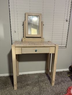 Makeup vanity