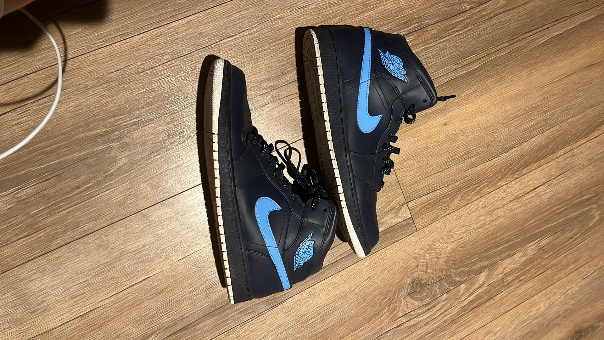 Air Jordan 1 Mid Obsidian University Blue