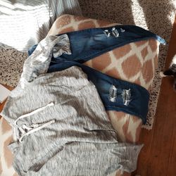 Cute Outfit..Levi's And Hooded Shirt