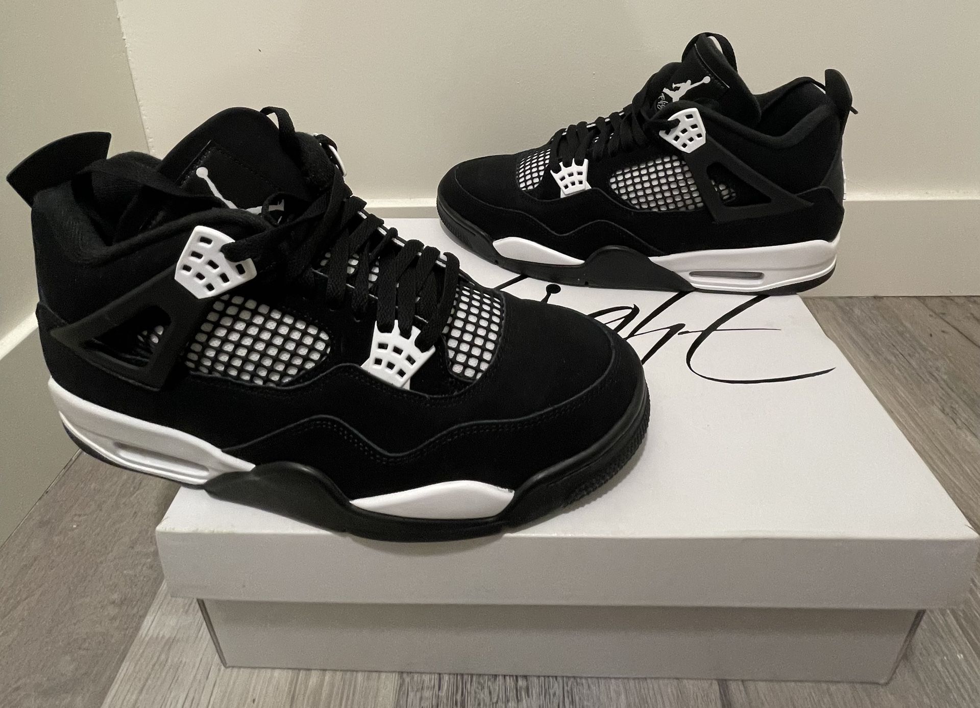 Air Jordan 4 Retro White Thunder 