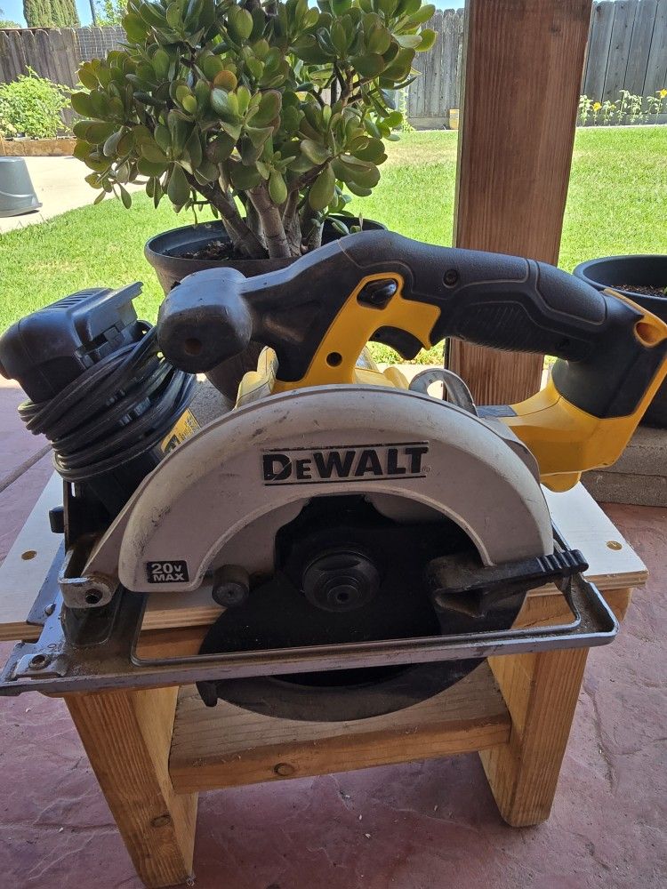 DeWalt Cordless Circular Saw And Charger