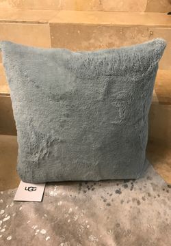 UGG Pillow Super Soft New 20x20 size