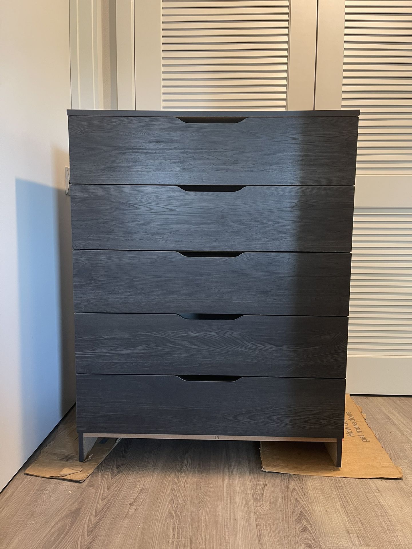 Dresser Or Chest With 5 Drawers - 2