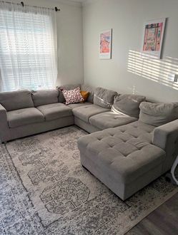 FREE DELIVERY ‼️Gray Sectional Couch