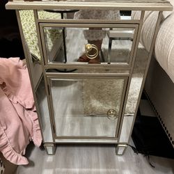 Very Stylish Mirror Drawer 