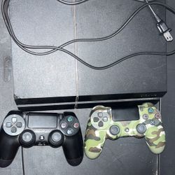 500GB PS4 Comes With Two Controllers 