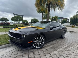 🚗 2021 Dodge Challenger R/T yellow stripe Coupe🚗