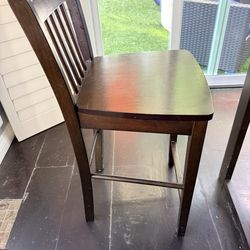 Large Kitchen Island Table with 2 Chairs – Great Condition