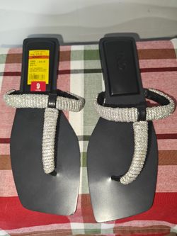 NEW $5 INC International Concepts Yahvi Rhinestone Flat Sandals Size 9