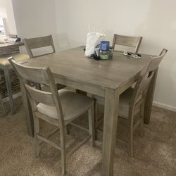 Dining Room Table And 4 Chairs 