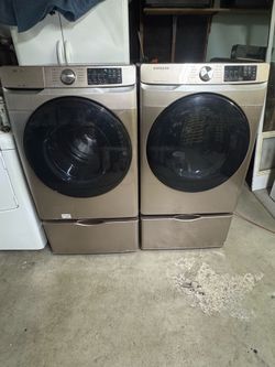Nice Samsung set, washer and electric steam dryer, free delivery 🚚 and installation, 3 months of warranty.