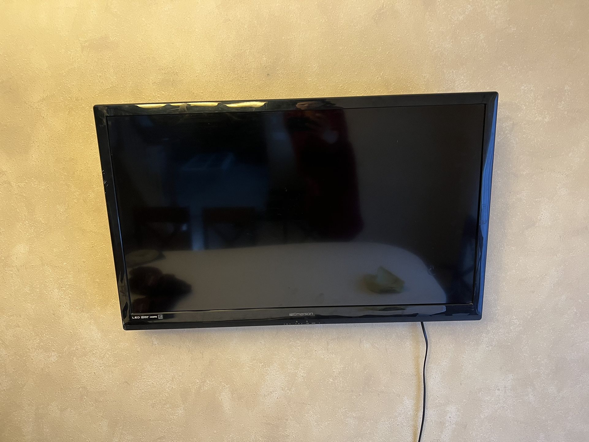 Emerson 39” LED TV