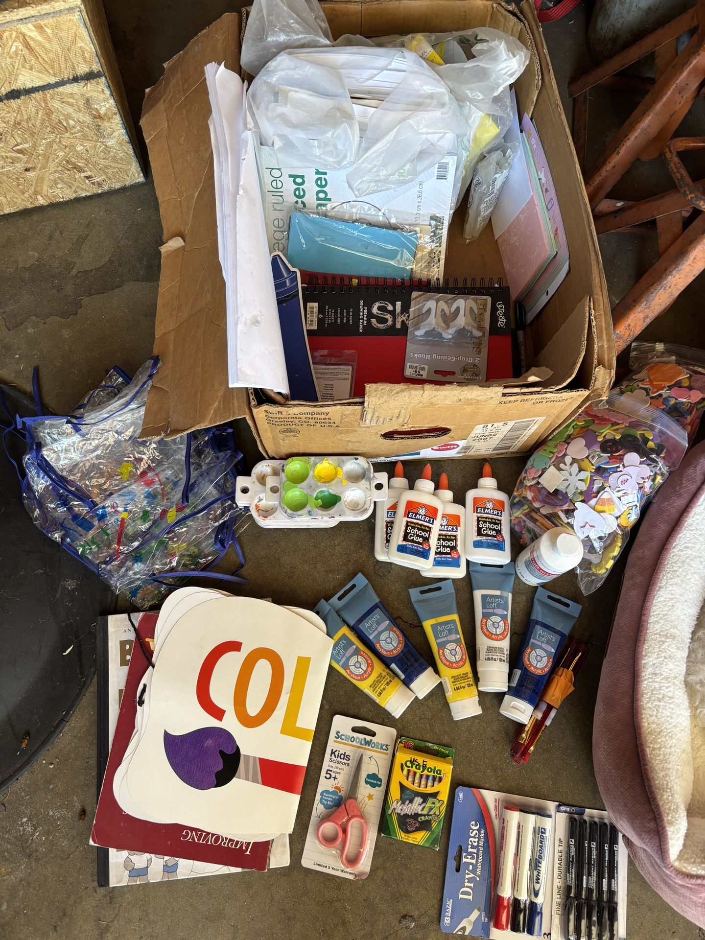 Art / School Supplies 
