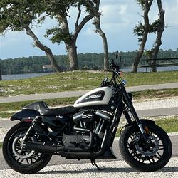 Harley Davidson XL1200CX Roadster