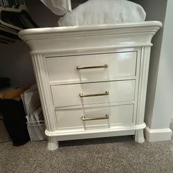 Refurbished Modern White Gloss Nightstand, Part of 3 Piece set