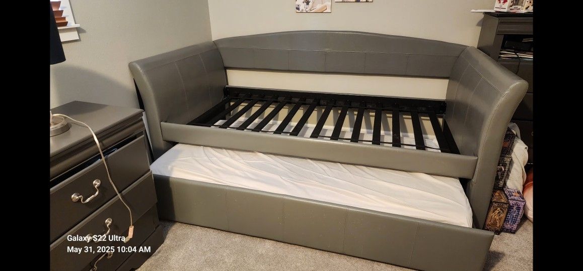 Trundle Bed Very Nice