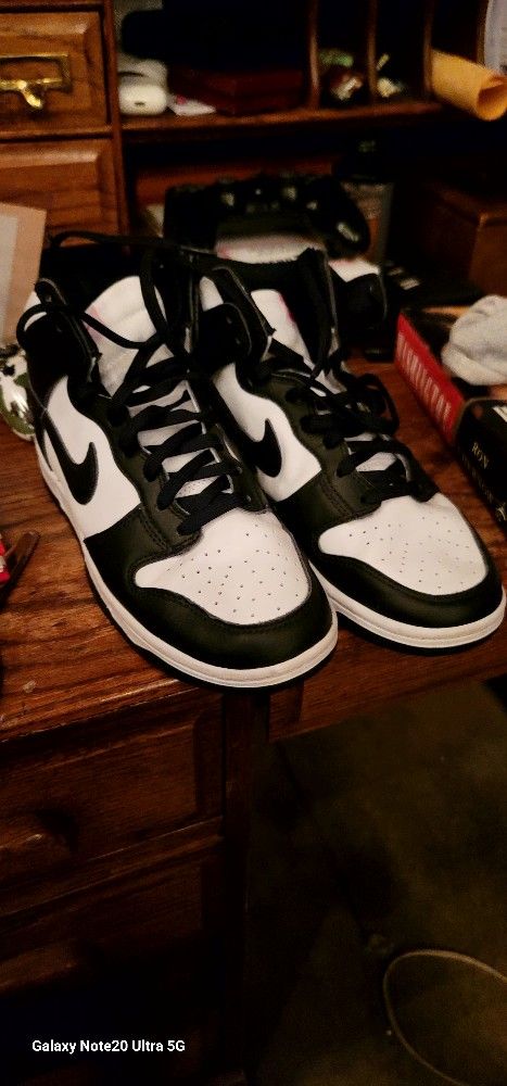 Nike Dunks Size 9