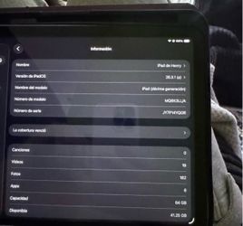 Apple iPad 10th Generation 64GB Wi-Fi + Cellular (A2757)