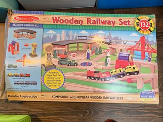 Wooden Railway Set/132 Pieces -Melissa & Doug