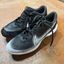 Nike Men’s Baseball Cleats with Pitchers Toe