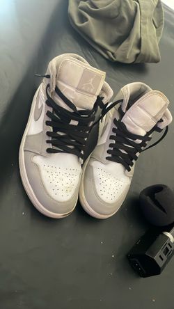 Air Jordan 1 Mid Smoke Grey