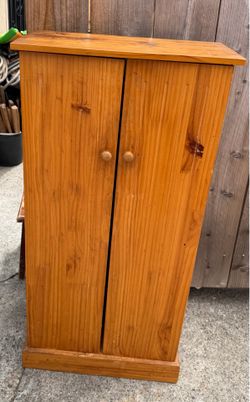 2 DOOR STORAGE CABINET 20" × 40" × 91/2"