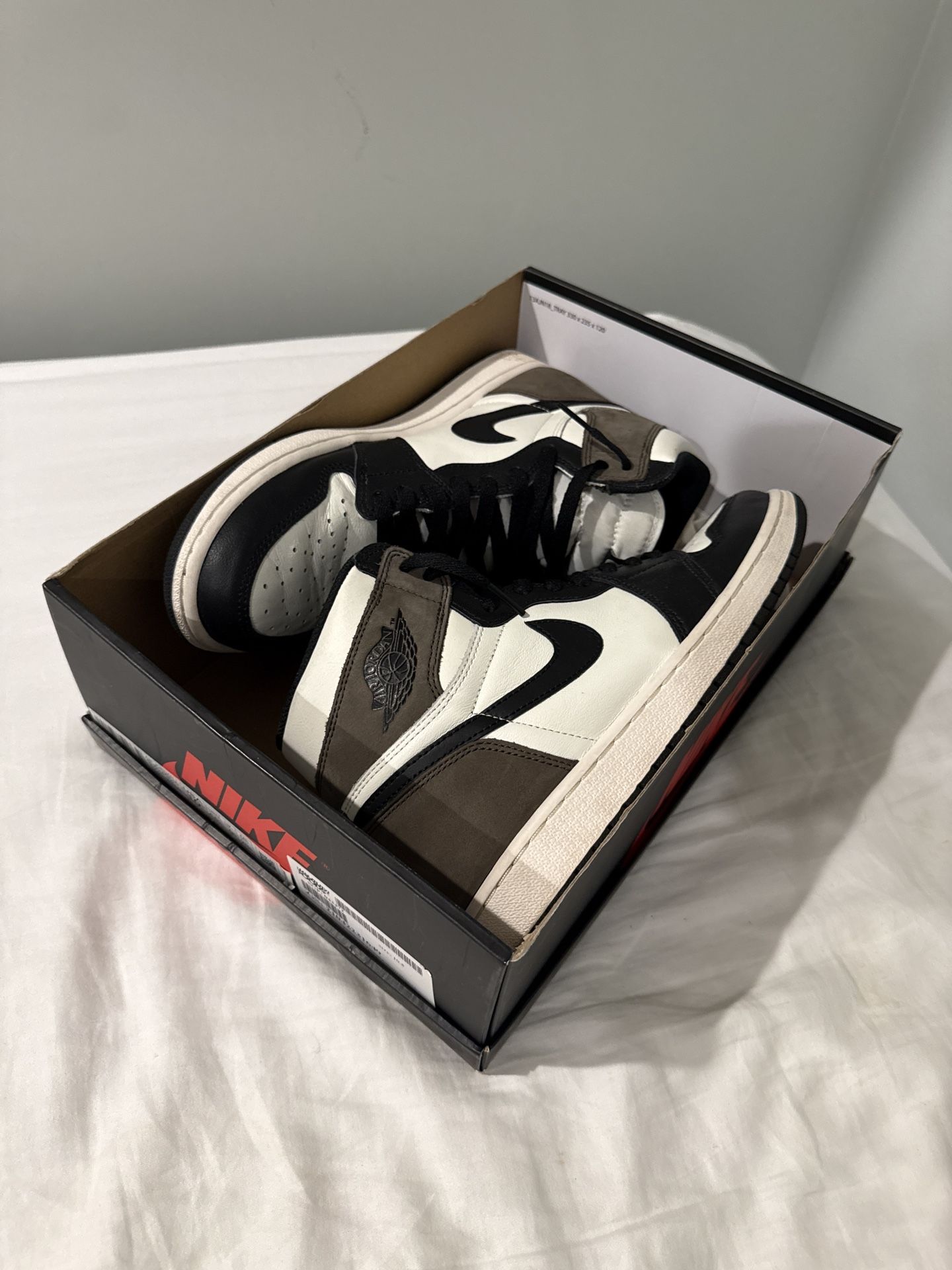 Jordan 1 High “Mocha”