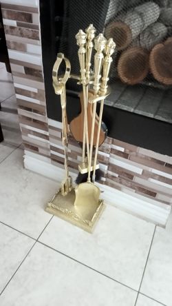 Fireplace tool set