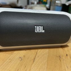 JBL CHARGE 2 : Good Condition 
