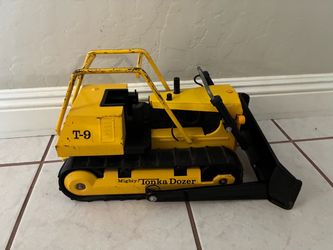 Vintage 1970’s Metal TONKA T-9 Mighty Tonka Dozer. Yellow & Black. Pre Owned.