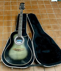 Ovation Celebrity With Hard Case 